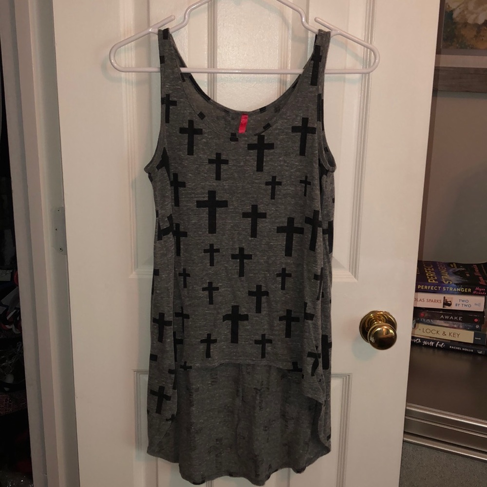 Cross asymmetrical tank